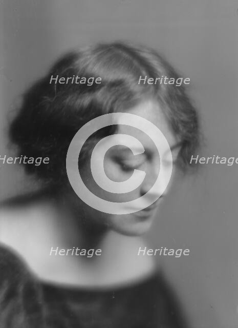 Greenwood, S., Miss, portrait photograph, 1914 Mar. 9. Creator: Arnold Genthe.