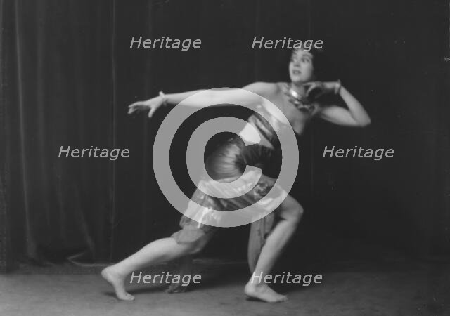 Hoff, Vanda, Miss, 1916 May 21. Creator: Arnold Genthe.