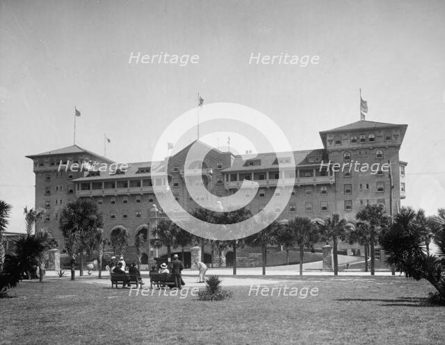 Hotel Clarendon, Seabreeze (i.e. Daytona Beach), Fla., between 1900 and 1920. Creator: Unknown.