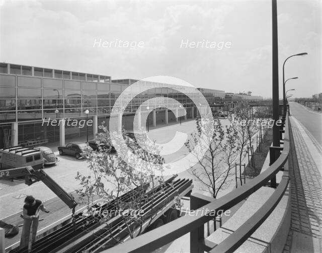 The Shopping Centre, Silbury Boulevard, Milton Keynes, Buckinghamshire, 06/06/1979. Creator: John Laing plc.