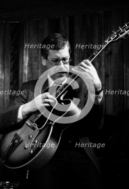 Louis Stewart, Bass Clef, Hoxton Square, London, April 1987. Artist: Brian O'Connor.