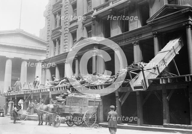 Tearing down Morgan offices, 1913. Creator: Bain News Service.