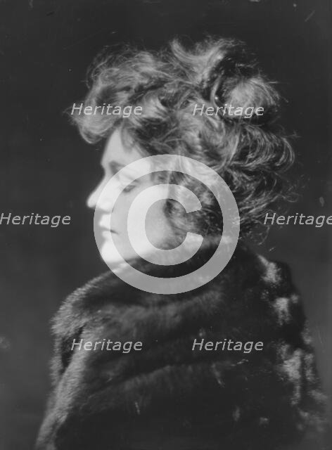 Pell, Miss, portrait photograph, 1916 Apr. 11. Creator: Arnold Genthe.