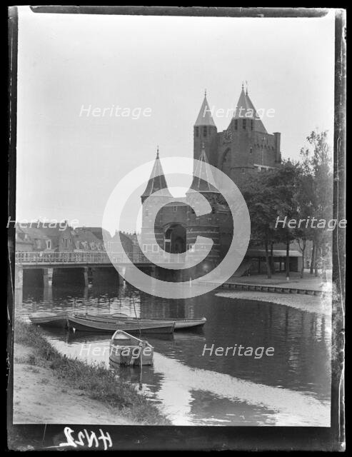 The Amsterdamse Poort, Haarlem, the Netherlands,  1906-1917. Creator: George Crombie.