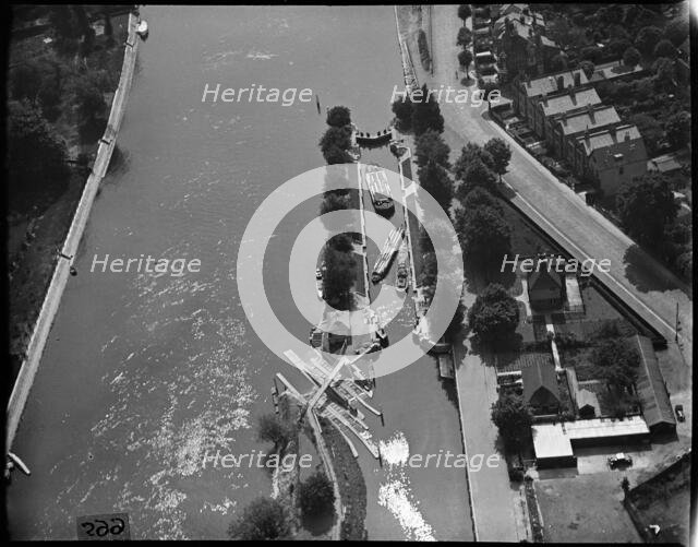 Molesey Lock, East Molesey, Surrey, c1930s. Creator: Arthur William Hobart.