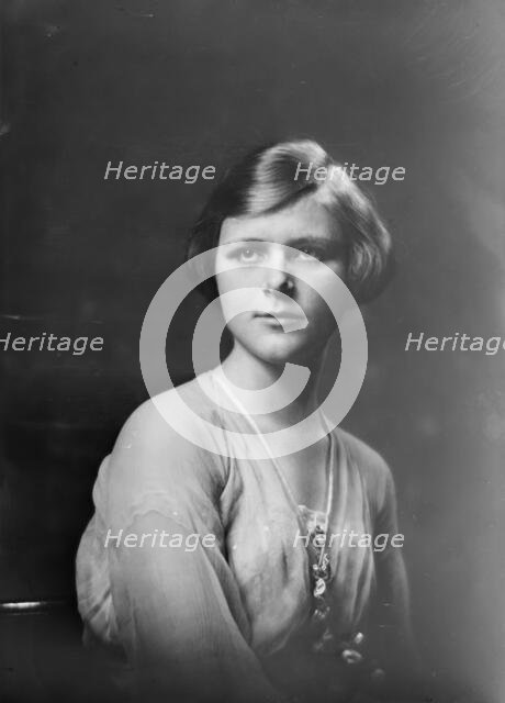 Miss Jean Graydon, portrait photograph, 1919 Sept. 23. Creator: Arnold Genthe.