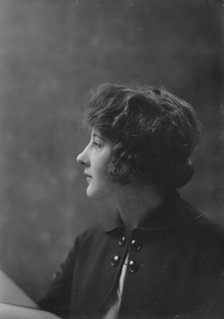 Miss Evelyn Greely, portrait photograph, 1919 Apr. 24.  Creator: Arnold Genthe.