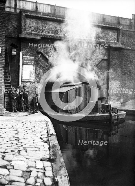 The western entrance to Pentonville Tunnel, Regent's Canal, London, c1905. Artist: Unknown