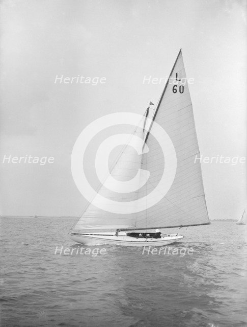 The 6 Metre class 'Sans-Souci' sailing upwind. Creator: Kirk & Sons of Cowes.