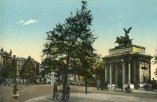 'Wellington Arch, Entrance to the Green Park, London', c1915.  Creator: Unknown.