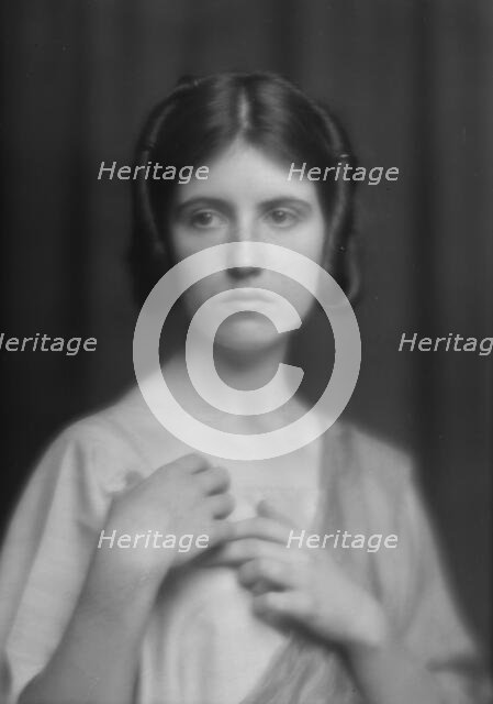 Maude, Bonnie, Miss, portrait photograph, between 1912 and 1918. Creator: Arnold Genthe.