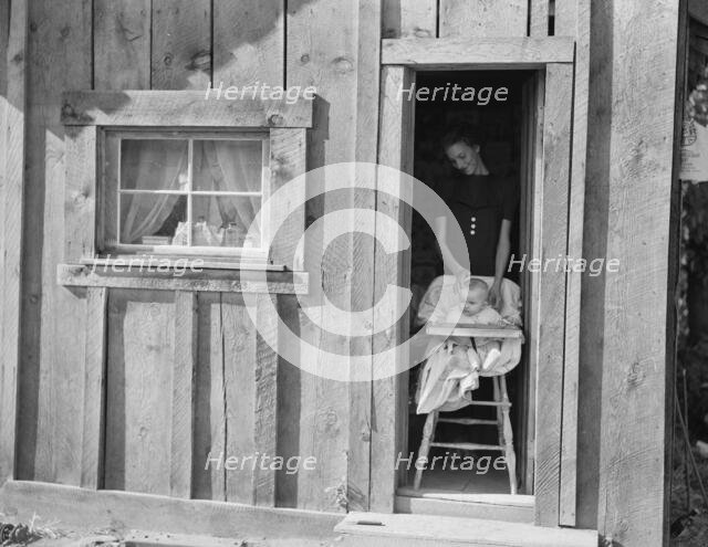 Wife and baby of president of Ola self-help sawmill co-op..., Gem County, Idaho, 1939. Creator: Dorothea Lange.