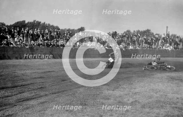 Speedway race at Lea Bridge Stadium, Leyton, London, 1928.   Artist: Bill Brunell.