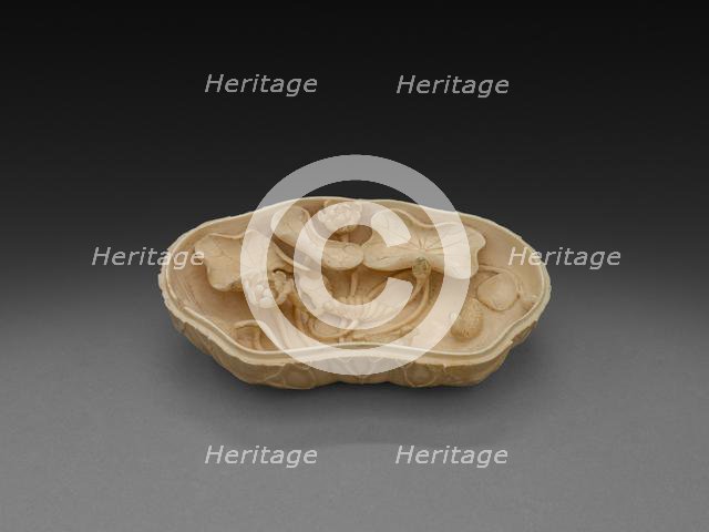 Box in Form of Lotus Leaf, 1700s. Creator: Unknown.