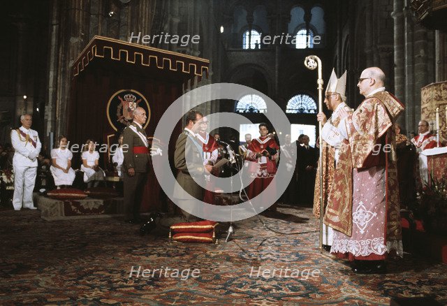 King Juan Carlos I in the Cathedral of Santiago during his visit to Galicia in July 1977.