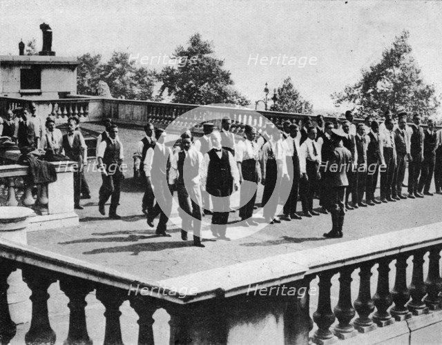 'Drilling Recruits on the roof of Somerset House, London', 1914. Artist: Unknown.