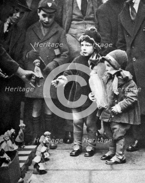 Kerb-side toy-seller, Holborn, London, 1926-1927. Artist: Unknown