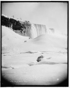 The Ice mountain, Niagara, between 1880 and 1901. Creator: Unknown.