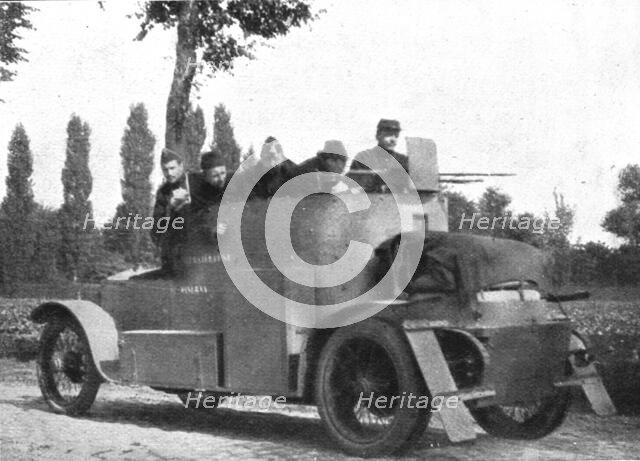 'Sans cesse en mouvement, les autos-mitrailleuses blindees harcelent les colonnes allemandes', 1914. Creator: Unknown.
