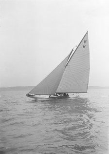 The 7 Metre Olympic class 'Quaker Girl', 1913. Creator: Kirk & Sons of Cowes.