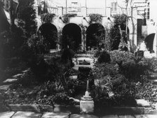 Charlotte Hunnewell Sorchan house, Turtle Bay Gardens, 228 East 49th Street, New York. Garden, 1920. Creator: Frances Benjamin Johnston.