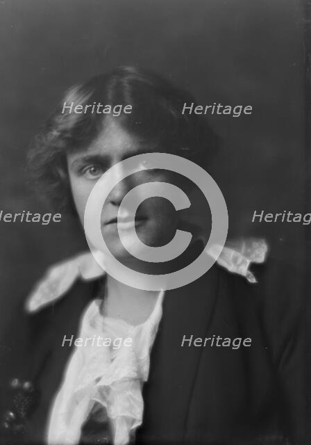 Dupont, Ellen, Miss, portrait photograph, 1915 July 2. Creator: Arnold Genthe.
