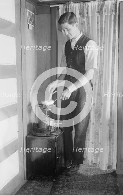 At Broad Channel - the oil stove, between c1910 and c1915. Creator: Bain News Service.