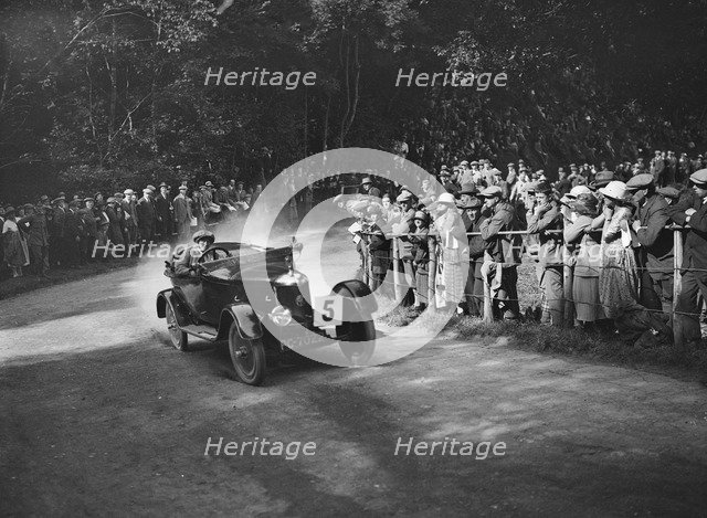 AC of Lilian Roper competing in the MAC Shelsley Walsh Hillclimb, Worcestershire, 1923. Artist: Bill Brunell.