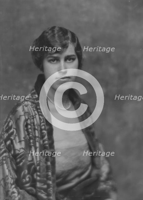 Seton, H., Miss, portrait photograph, 1916 Mar. 24. Creator: Arnold Genthe.