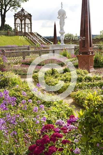 Elizabethan garden, Kenilworth Castle, Warwickshire, 2009. Artist: Historic England Staff Photographer.