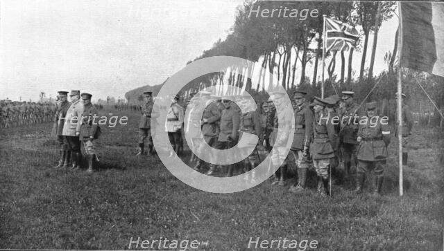 'Les Vainqueurs de Festubert; Les cyclistes defilent sous les yeux du general Joffre', 1915. Creator: Unknown.
