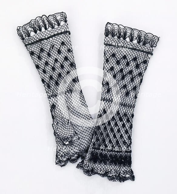 Mitts, American, 1870-79. Creator: Unknown.