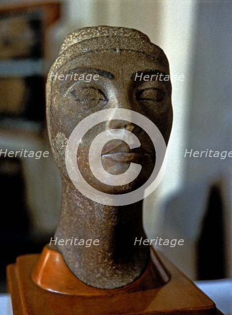 Unfinished bust of Nefertiti, it comes from Tell-el-Amarna.