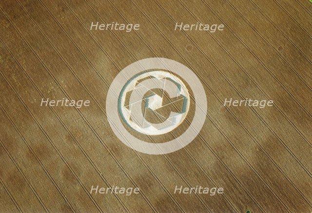 Crop circle near Avebury, Wiltshire, 1999. Artist: EH/RCHME staff photographer