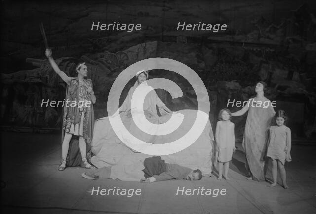 Mrs. Mitchell Henry & Geo. Harris Jr., between c1915 and c1920. Creator: Bain News Service.