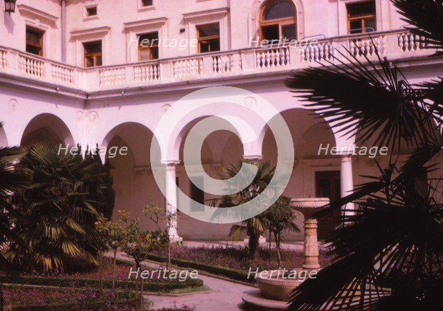 Tsars Winter Palace, Yalta, 20th century. Artist: CM Dixon.