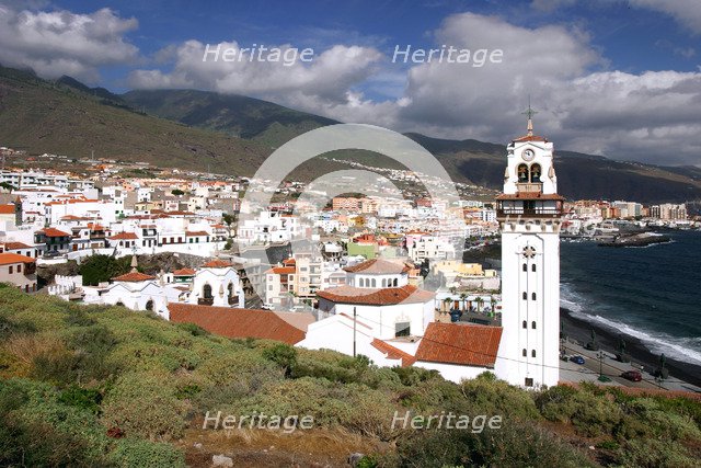 Church and bay, Candelaria, Tenerife, 2007.