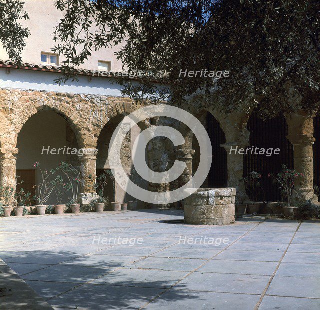 The cloister of San Nicola, 13th century. Artist: Unknown