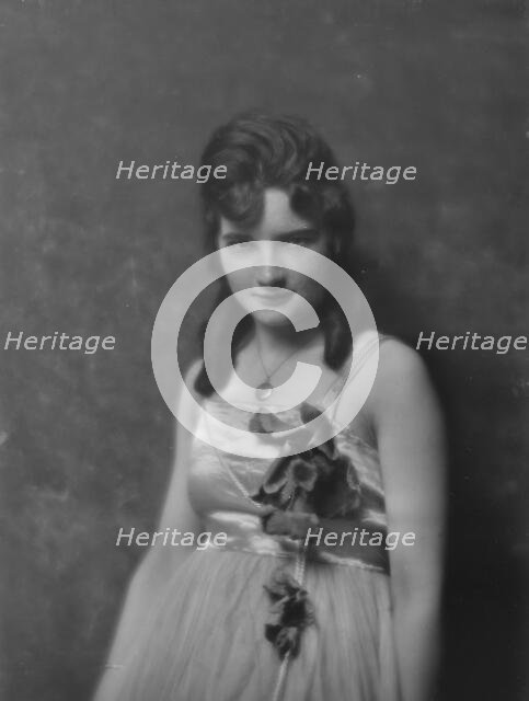 Glover, Maziebell, Miss, portrait photograph, 1917 Nov. 3. Creator: Arnold Genthe.