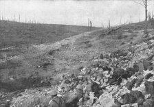 'La troisieme phase de la Bataille; Au flanc d'un ravin, sur la rive droite de la Meus... 1916 (1924 Creator: Unknown.