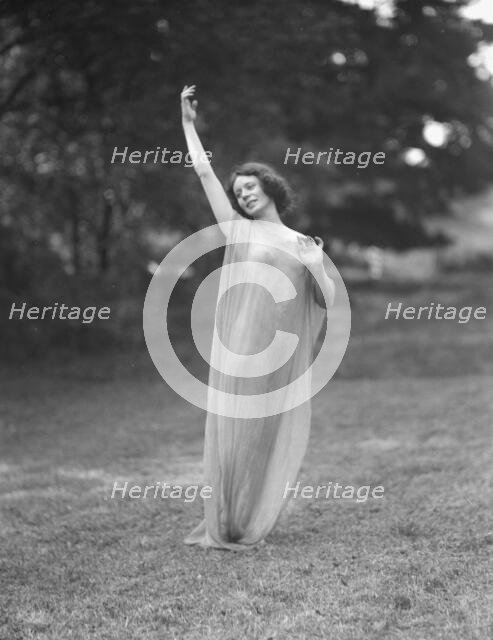 Desha, 1921 July 30. Creator: Arnold Genthe.