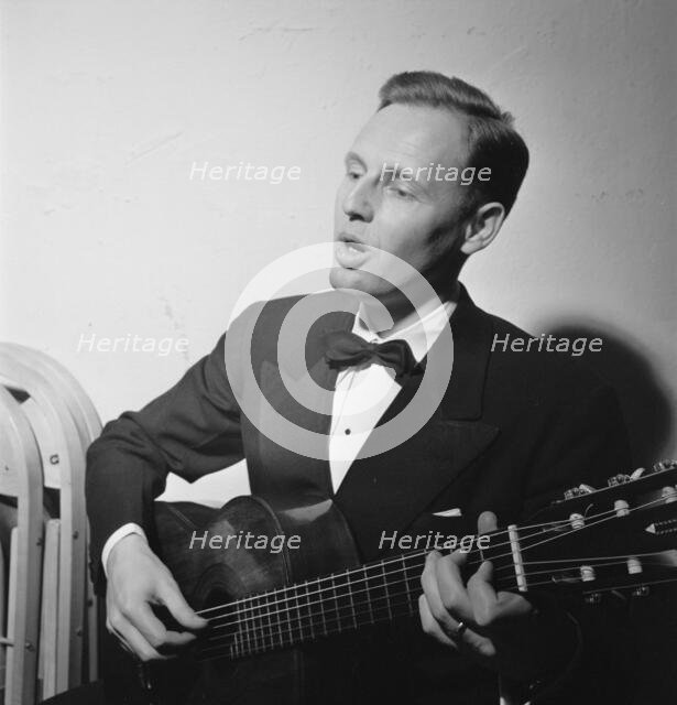 Portrait of Richard Dyer-Bennet, Village Vanguard(?), New York, N.Y., ca. Mar. 1947. Creator: William Paul Gottlieb.