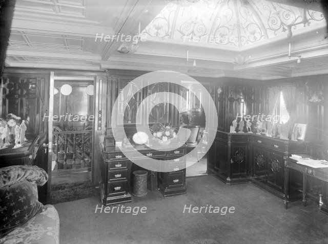 Interior of main saloon on steam yacht 'Venetia', 1920. Creator: Kirk & Sons of Cowes.