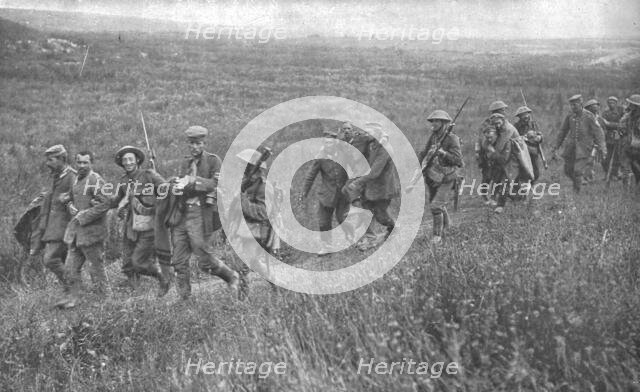 'Les Succes Britanniques au Nord de la Somme; Prisonniers allemands blesses..., 1916 (1924) Creator: Unknown.