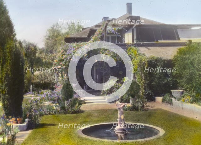 Myron Hunt house, 200 North Grand Avenue, Pasadena, California, 1917. Creator: Frances Benjamin Johnston.