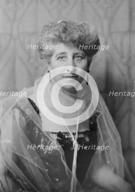 Mrs. Dickey, portrait photograph, 1918 May. Creator: Arnold Genthe.