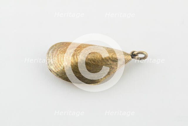 Vinaigrette in the Form of a Mussel Shell, London, 1876. Creator: Unknown.