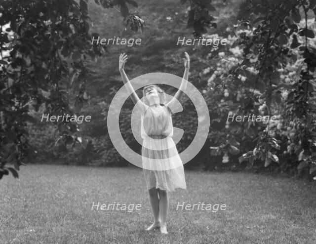 Elizabeth Duncan dancers and children, between 1916 and 1941. Creator: Arnold Genthe.