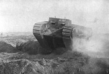 'Au Combat; Un tank en action: sa tourelle gauche est armee d'un petit canon marine a tir rapide', 1 Creator: Unknown.