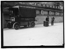 United States Express Company truck, between 1910 and 1917. Creator: Harris & Ewing.